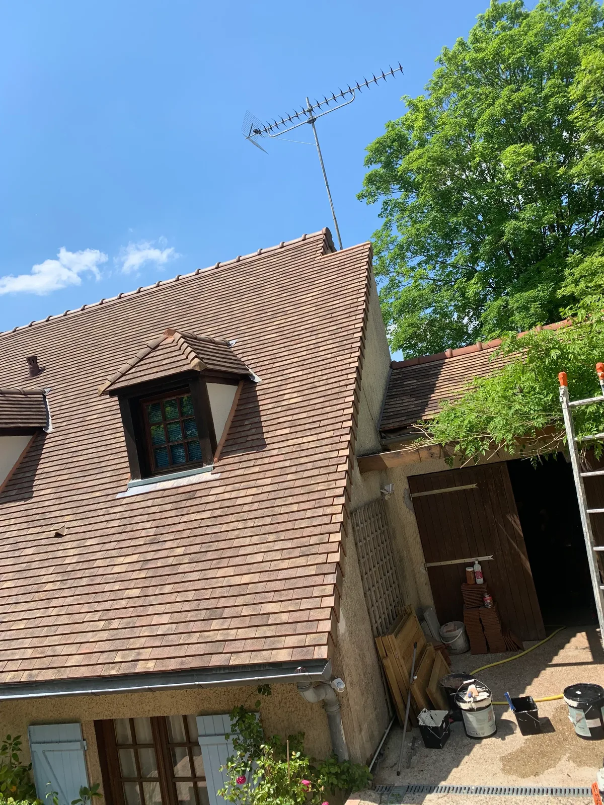 Pavillon avec toiture en tuiles entièrement refaite